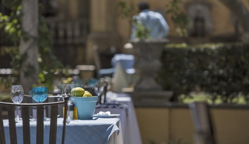 FRANSCHHOEK HOTEL - TABLE